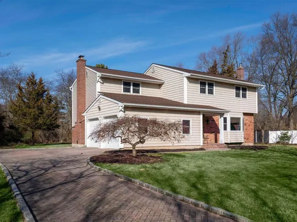19 Capri Court, Dix Hills, NY 11746