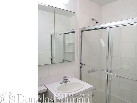 3rd image of 201 E 12th St APT 517