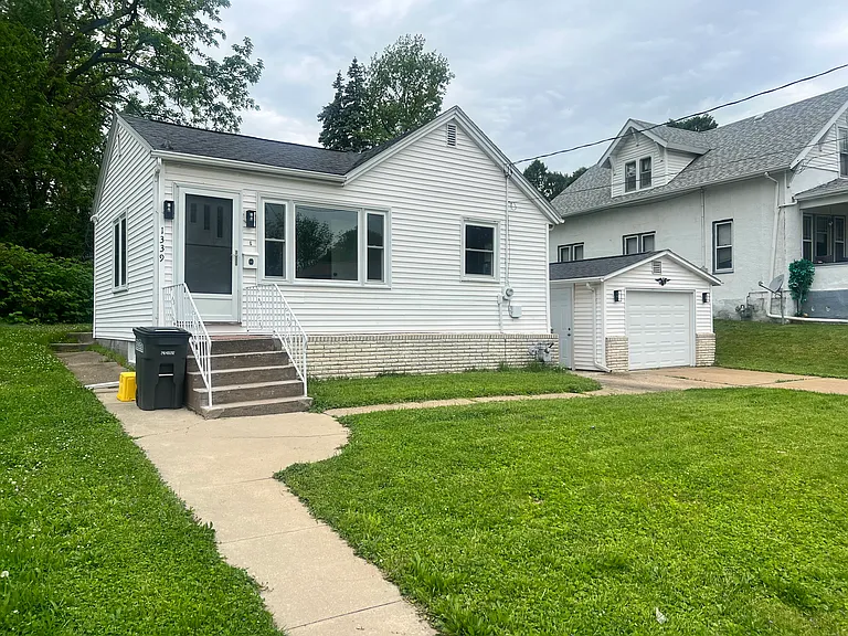 1339 Belmont St — Photo 1