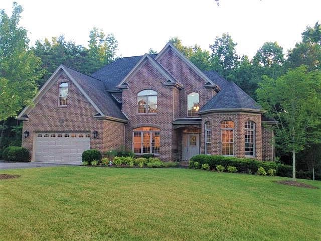 1st image of 136 Hemlock Dr