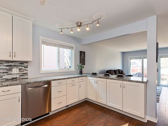 5th image of 1368 Windsor Ln