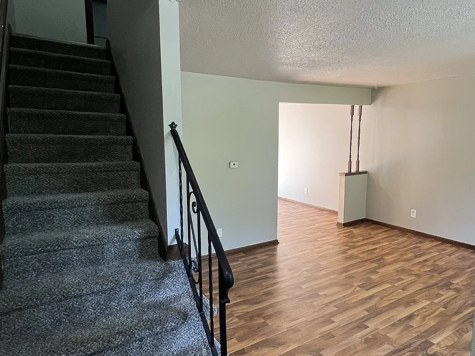 33 E Pleasant View Dr