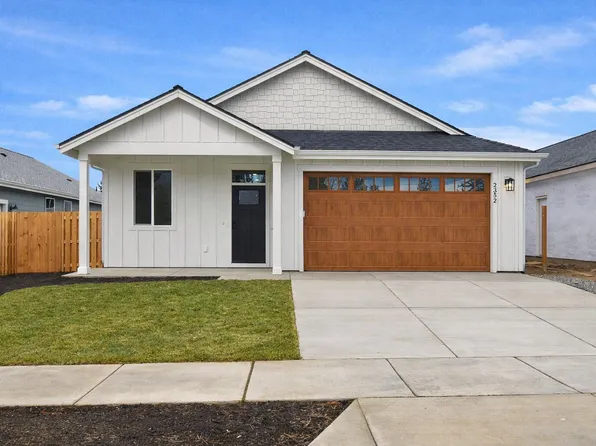 2352 SW 25th St, Redmond, OR 97756