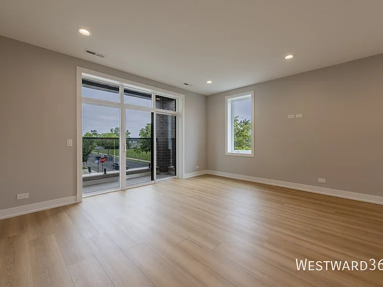 3555 N Neenah Ave #2N — Photo 4
