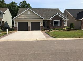 2763 Willowcrest Cir, Howell, MI 48843