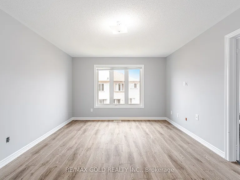 67 Yardley Cres — Photo 26