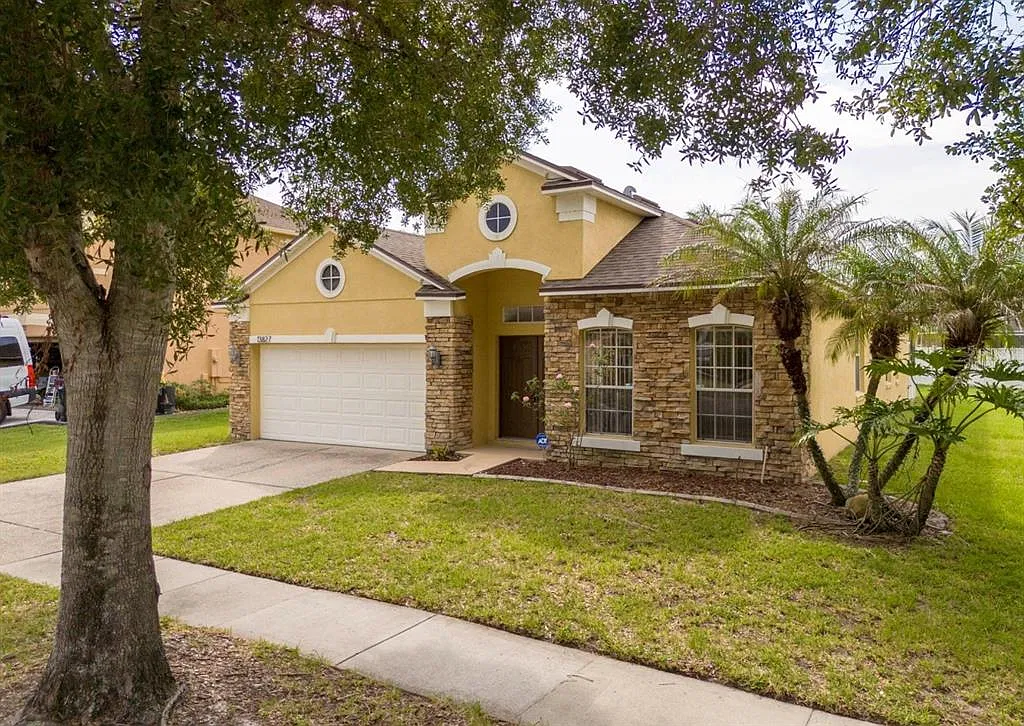 4 bed, 2.0 bath, 1956 sqft, $2,850 — Photo 2