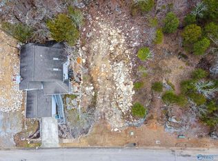 569 Farmingdale Dr, Huntsville, AL 35803