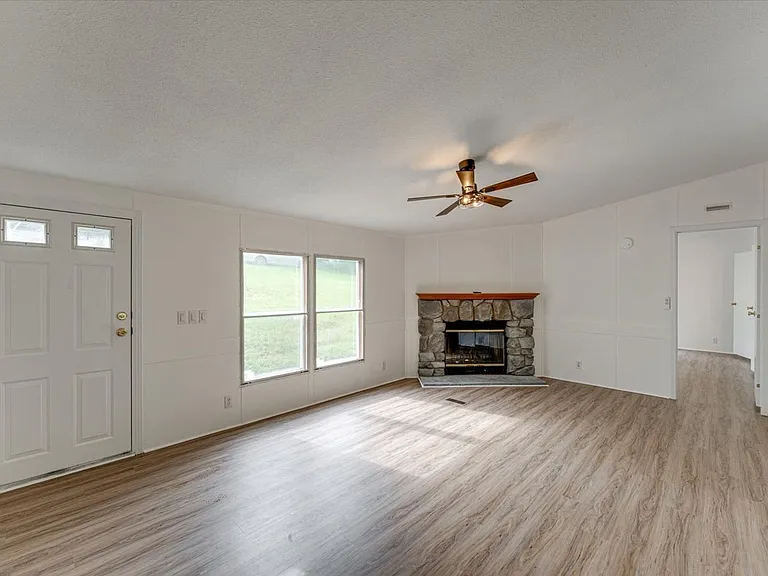 10708 Canyon Cir — Photo 3