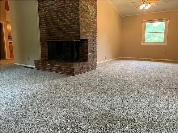 3rd image of 1006 S Lakeview Dr