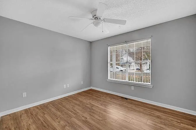 Farm Lake Dr SW