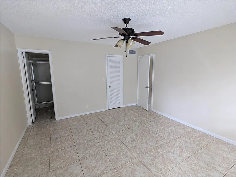 9800 N Hollybrook Lake Dr #9303 — Photo 14