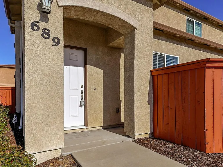 689 Mission De Oro Dr — Photo 1
