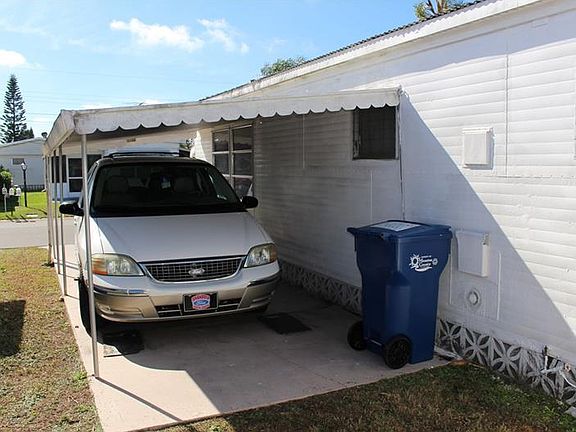 3rd image of 707 49th Avenue Dr W
