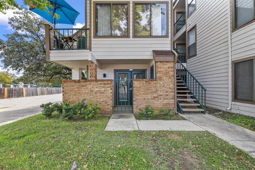 2300 Bamboo Dr — Photo 1
