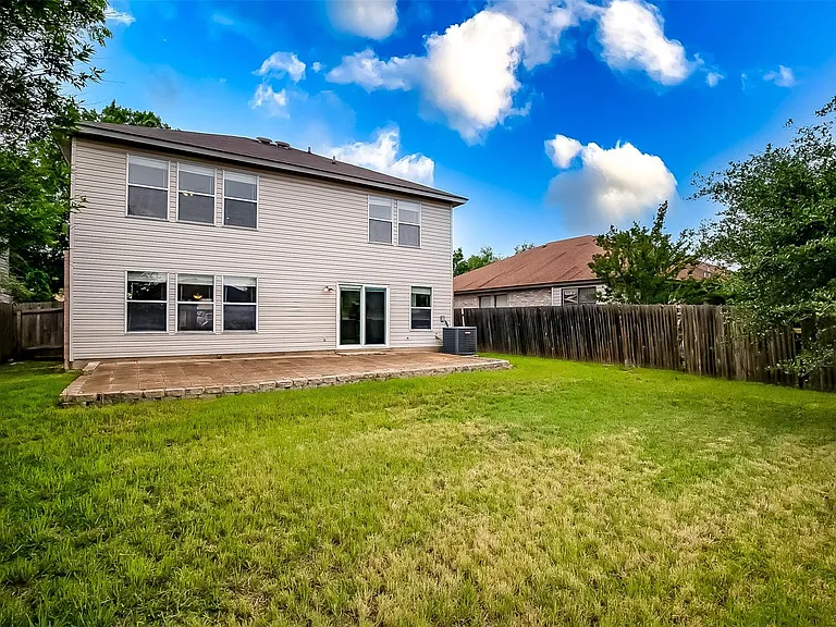 2504 Byfield Dr — Photo 6