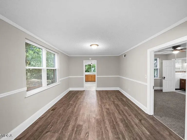 2420 Kingsley Dr — Photo 6