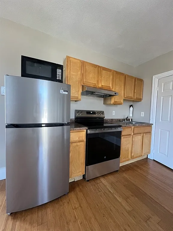 Building Photo - 99 Laighton St #7