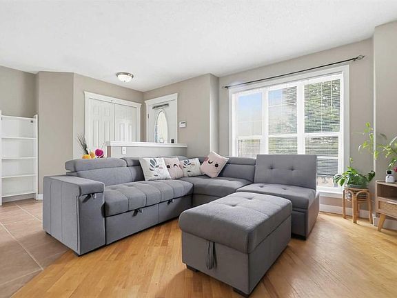 4th image of 59 E Taravista St NE