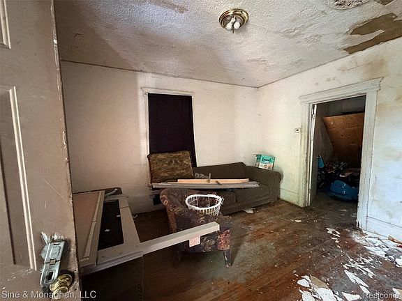 2nd image of 4539 McClellan St