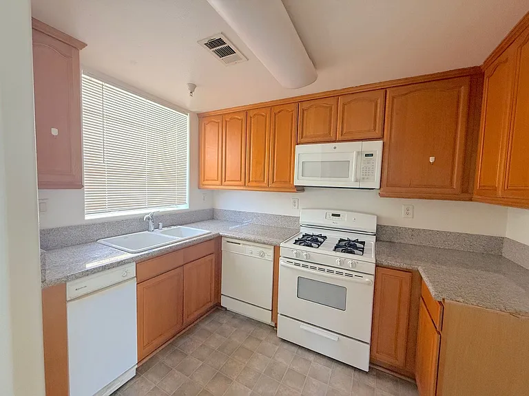 3317 Del Mar Ave — Photo 4