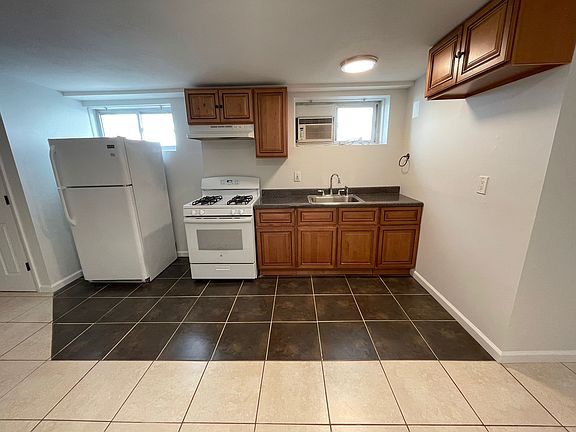 2nd image of 455 Jefferson Ave #2