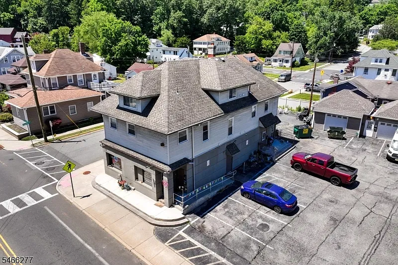 1 bed, 1.0 bath, $1,600 — Photo 2