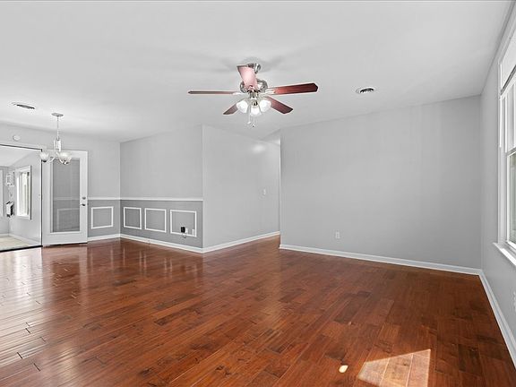 3rd image of 147 Ashland Dr