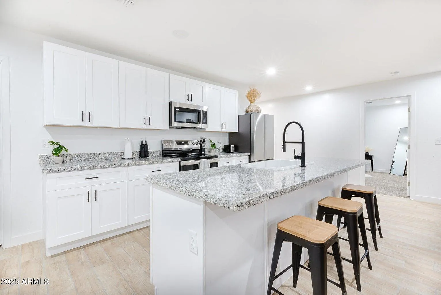 3 bed, 2.0 bath, 1145 sqft, $2,100 — Photo 2