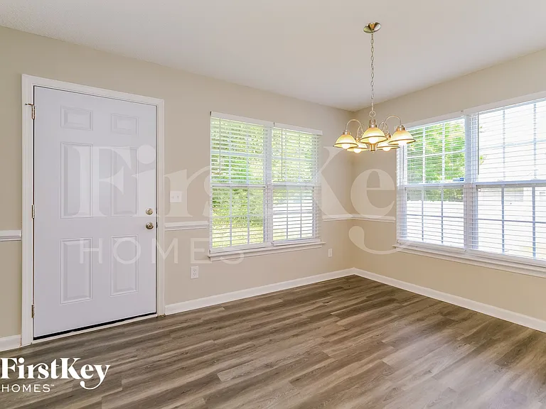 1716 Northside Dr — Photo 5