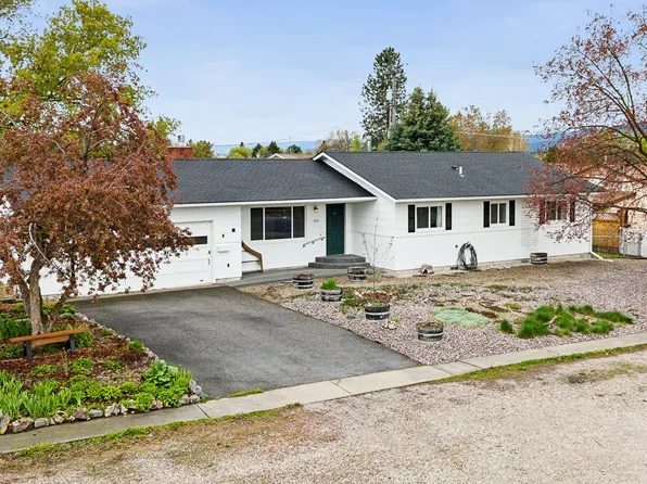 315 6th St, Stevensville, MT 59870