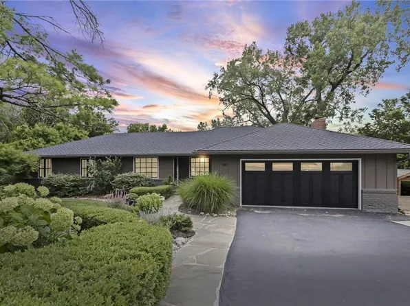 180 Terrace Trl S, Lenexa, KS 66217