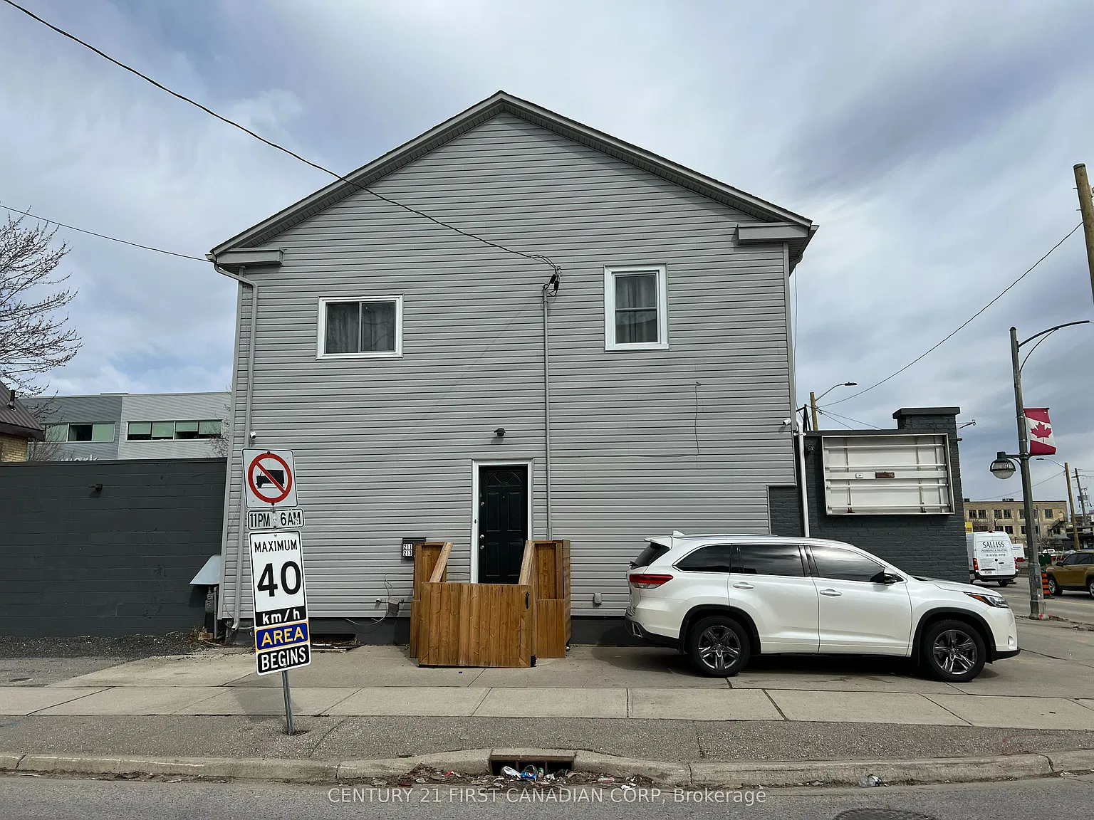 3 bed, $1,900 — Photo 1