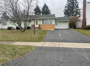 5 Worthington Rd, Rochester, NY 14622