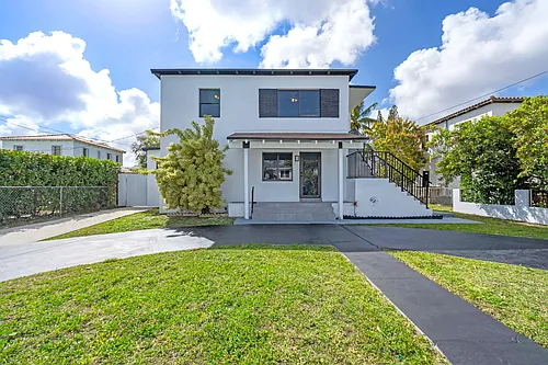 130 SW 31st Ct #3 Photo 1