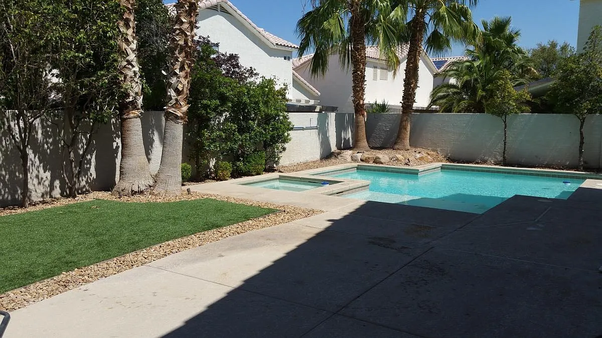 3 bed, 2.5 bath, 2052 sqft, $2,475 — Photo 2