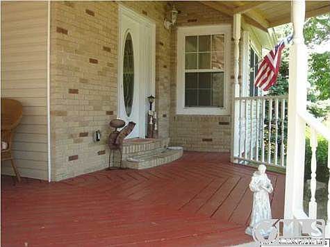 3rd image of 574 Vaughn Ave