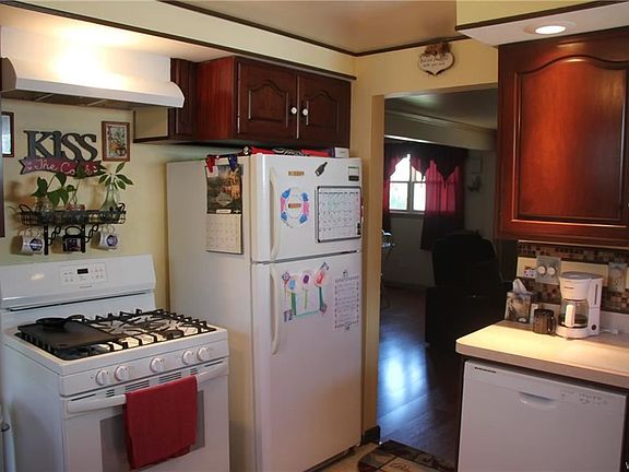 3rd image of 44 Loretto Dr