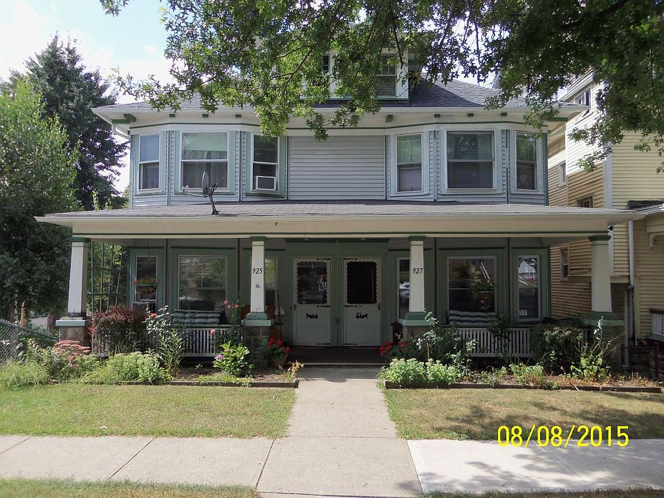 FACING DUPLEX -- RIGHT HALF OF HOUSE