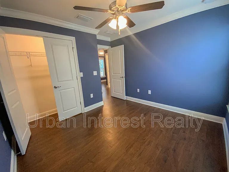 403 King St — Photo 14