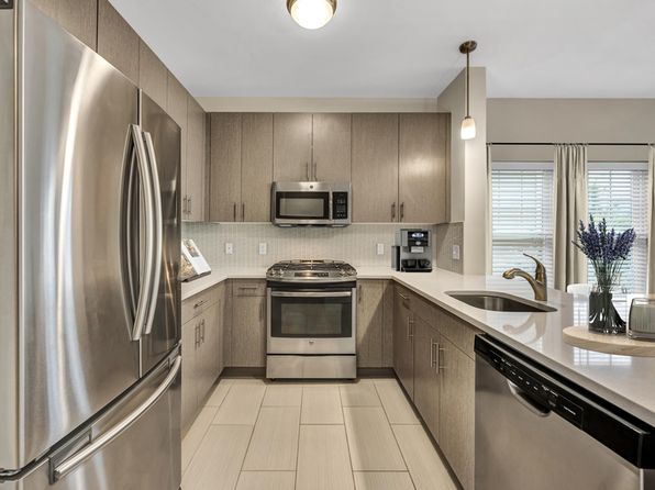 20 Hopmeadow St APT 1