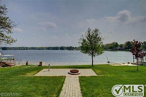 3rd image of 1724 N Lakeview Dr