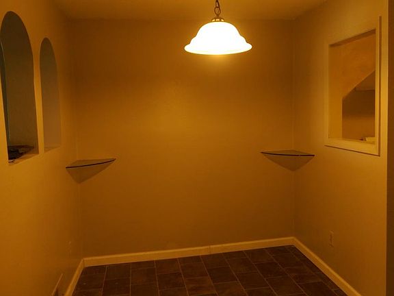 Dining Room - easy to clean tile floor