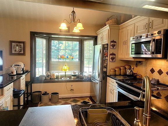 4th image of 3227 Georgian Ct