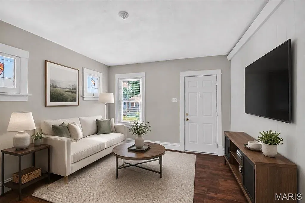 2 bed, 976 sqft, $2,000 — Photo 2