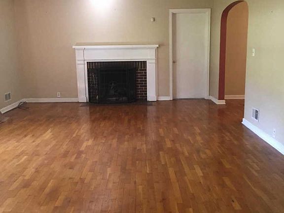 5th image of 1046 E Main St