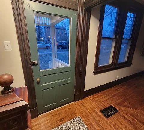 3rd image of 325 E Sharon Rd