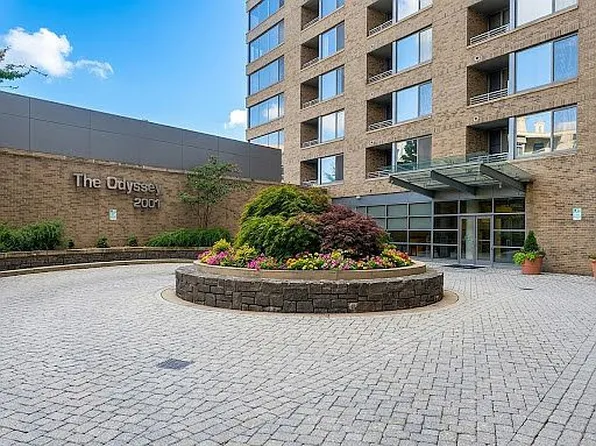 2001 15th St N APT 616, Arlington, VA 22201