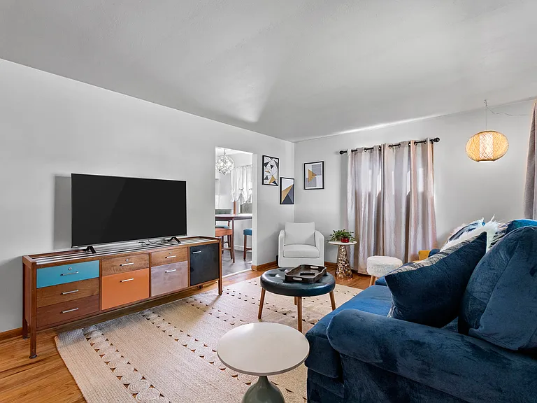 153 Thorlone Ave — Photo 3