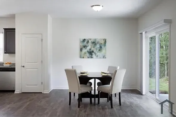 3 bed, 1636 sqft, $2,753 — Photo 4